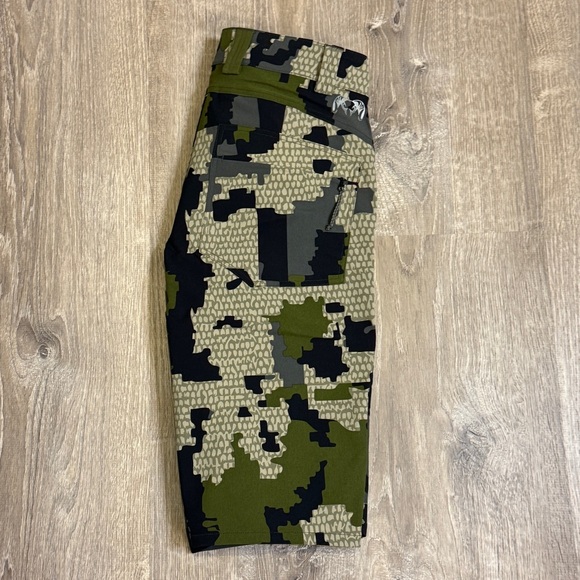 NWT Men’s KUIU Kutana Stretch Woven 13" Short Lightweight Cargo Color: Verde - Picture 4 of 6